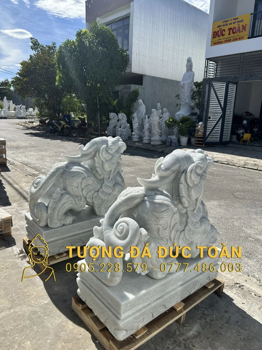 Chi tiết Cặp tượng tỳ hưu trấn cổng bằng đá