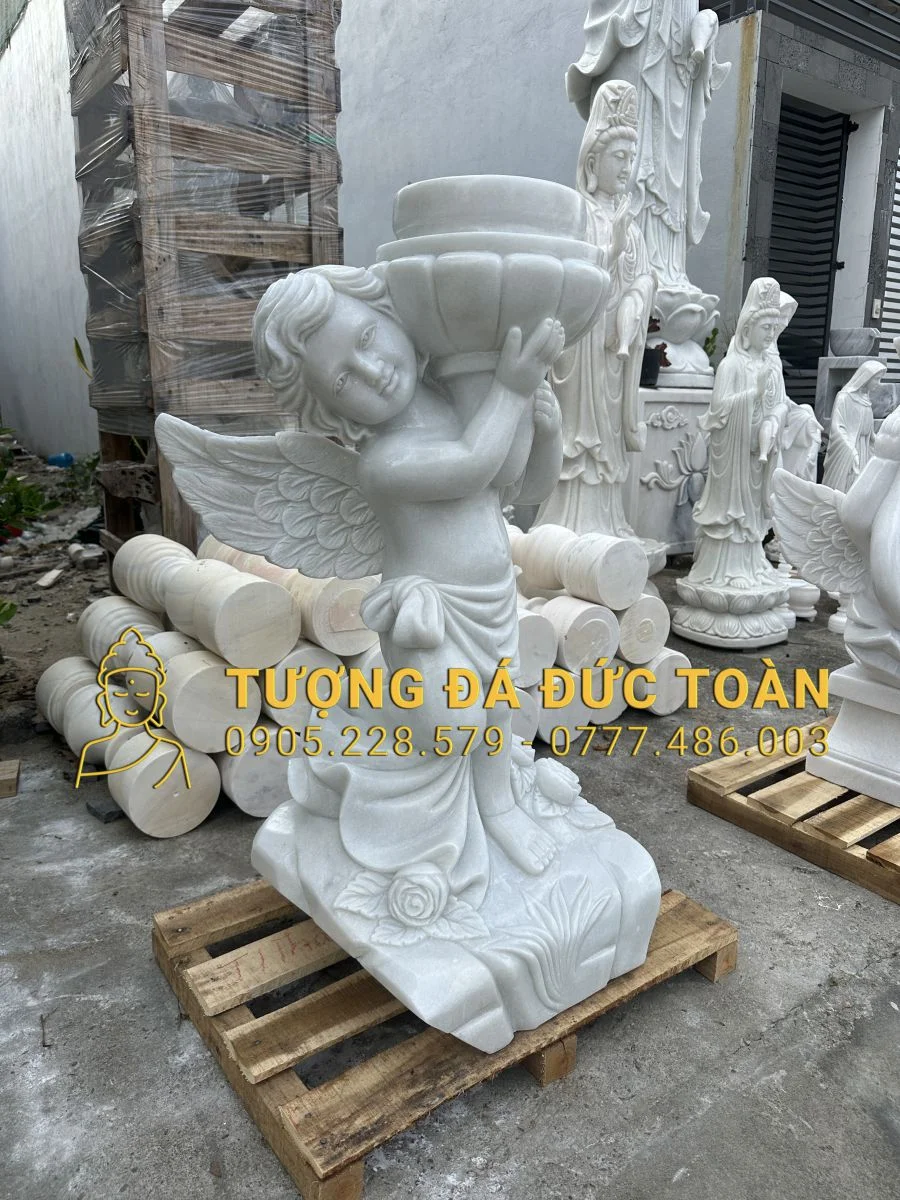 Bề mặt đá cẩm thạch trắng trên tượng TT_01