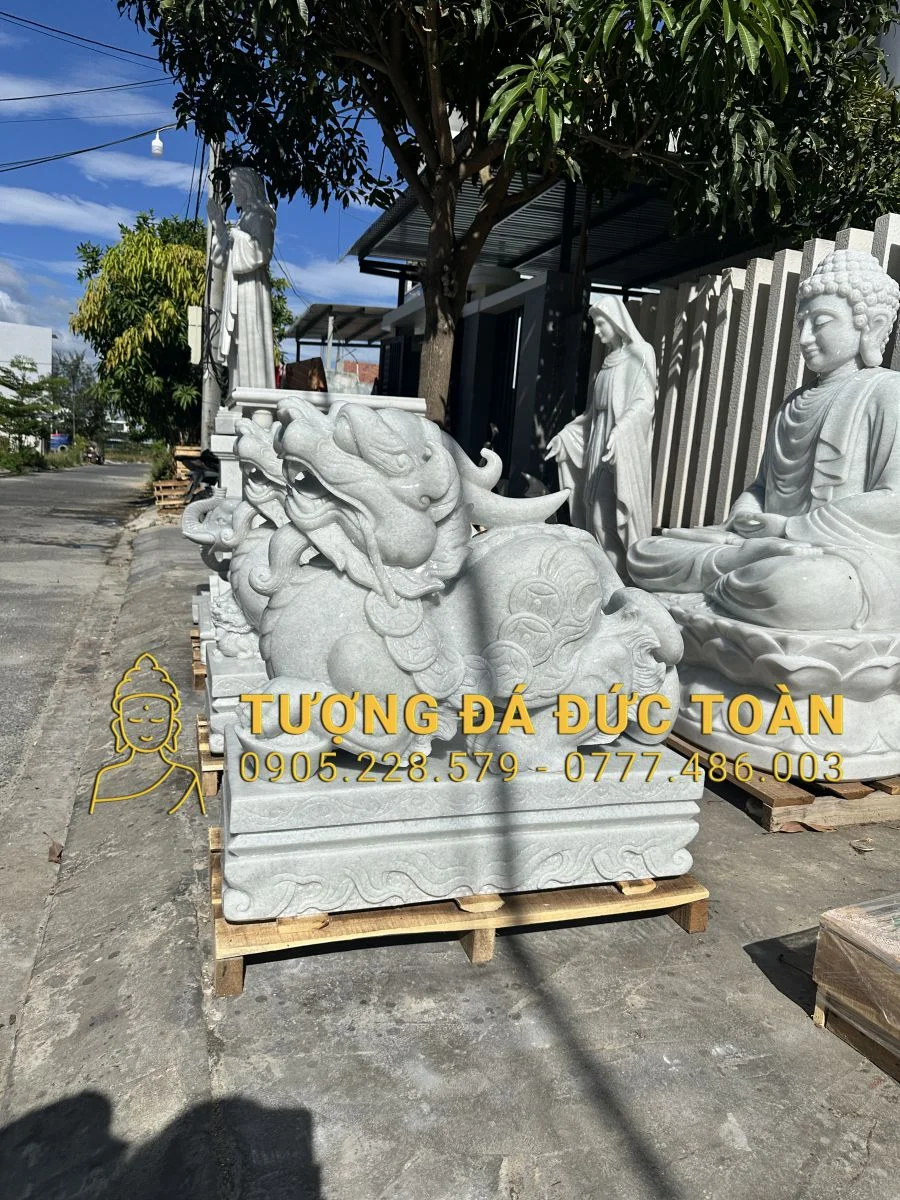 Chi tiết Cặp tượng tỳ hưu trấn cổng bằng đá
