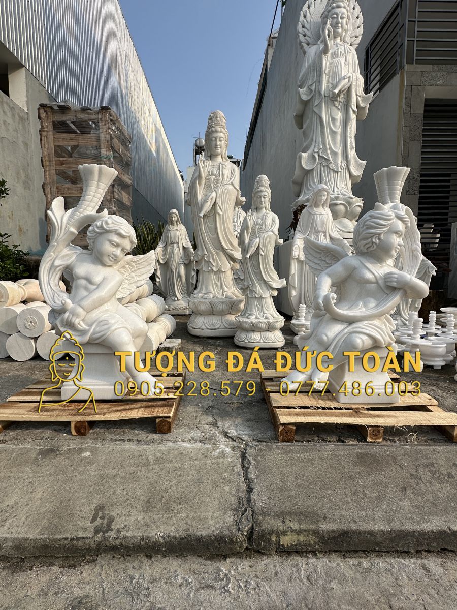 Bề mặt đá cẩm thạch trắng trên tượng TT_24