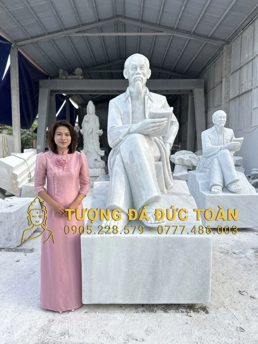 TƯỢNG BÁC HỒ ĐỌC SÁCH CAO 2,36M BẰNG ĐÁ TẠI THANH HÓA