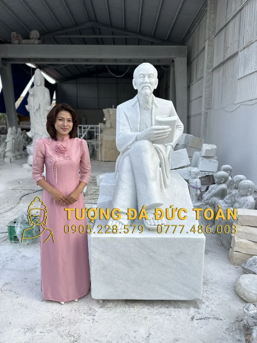 TƯỢNG BÁC HỒ ĐỌC SÁCH CAO 2M BẰNG ĐÁ NGUYÊN KHỐI GIAO VỀ TÂY NINH