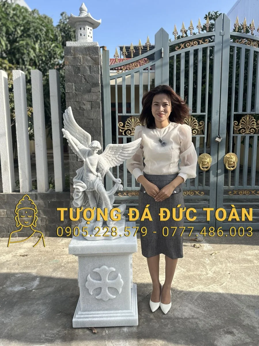 TƯỢNG THÁNH MICAE BẰNG ĐÁ CAO 90CM KÈM ĐẾ ĐÔN