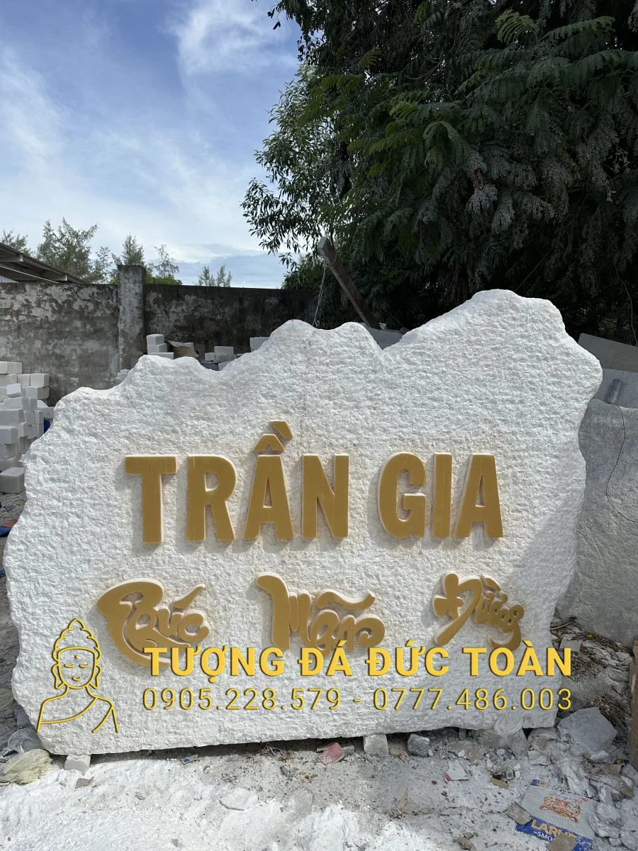 BẢNG HIỆU ĐÁ NGUYÊN KHỐI CHẠM KHẮC CHỮ NỔI