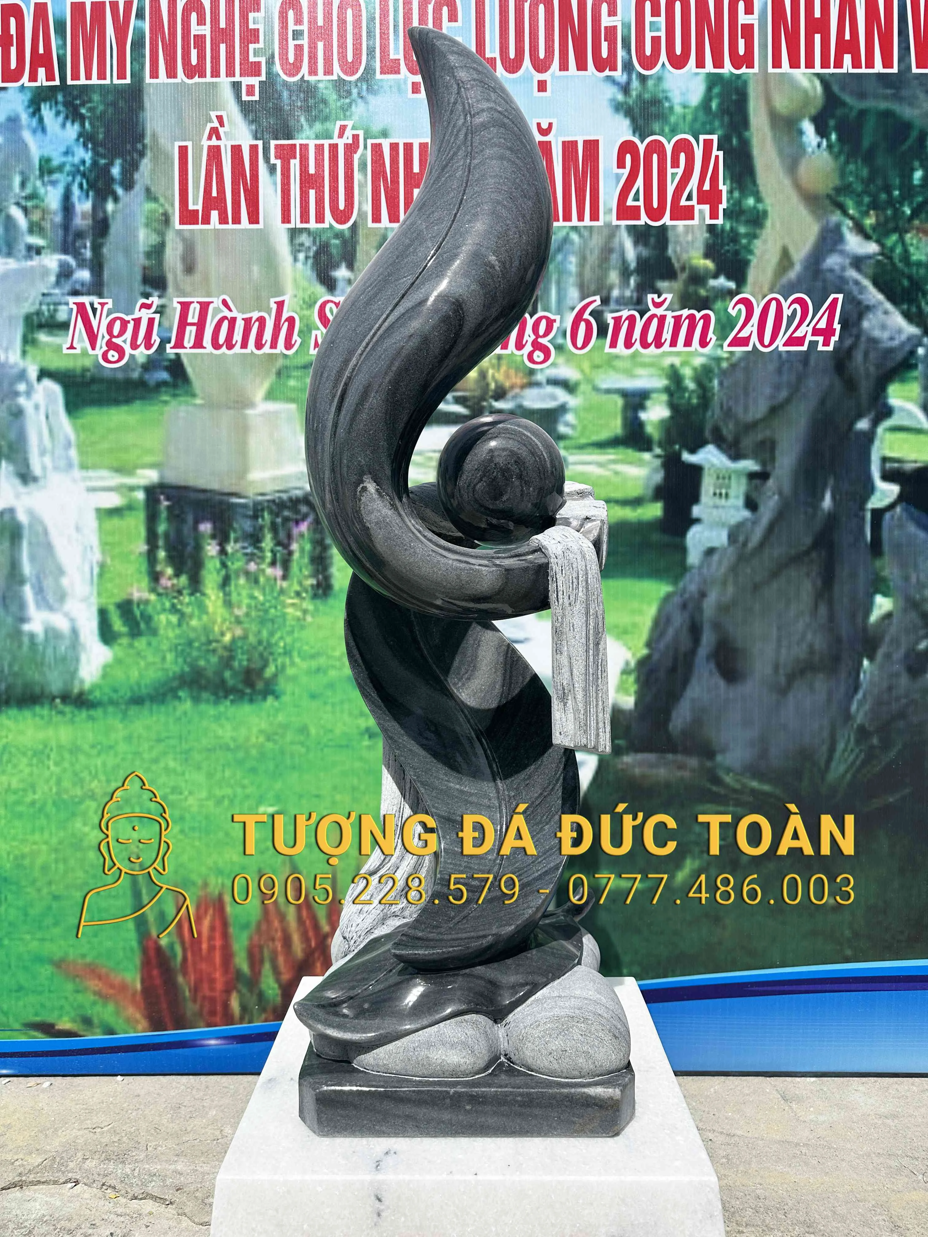 TƯỢNG NGHỆ THUẬT BẰNG ĐÁ CẨM THẠCH ĐEN NGUYÊN KHỐI