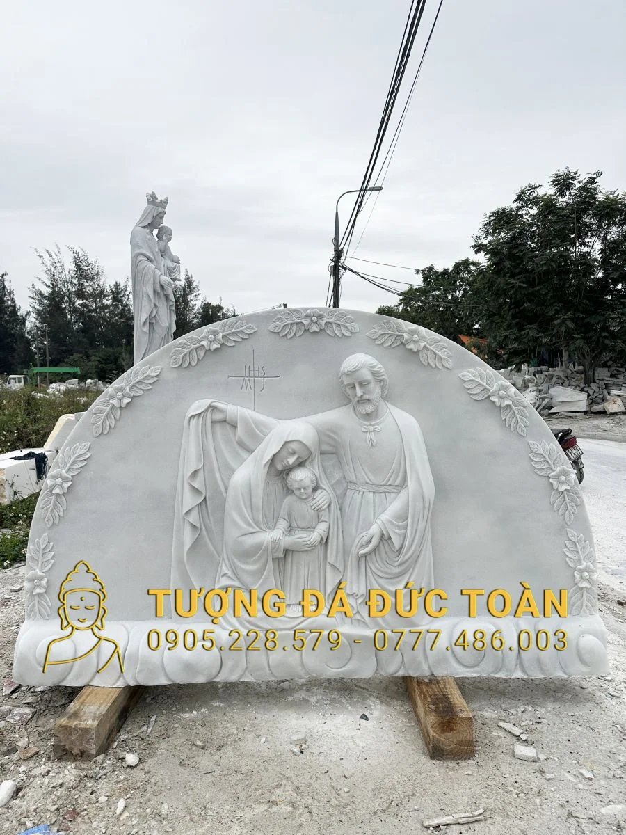 PHÙ ĐIÊU GIA ĐÌNH CHÚA BẰNG ĐÁ
